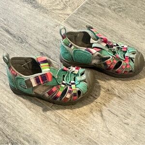 Keen Whisper Raya Fusion
Sandals Girls Size 7 Youth Closed
Toe Rainbow Outdoorsy